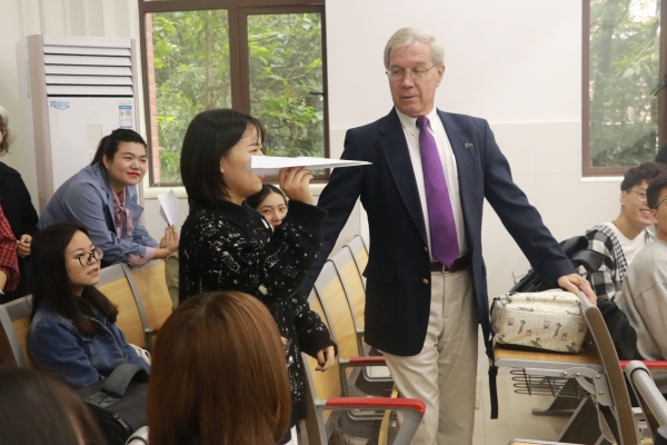 互动环节——纸飞机试飞