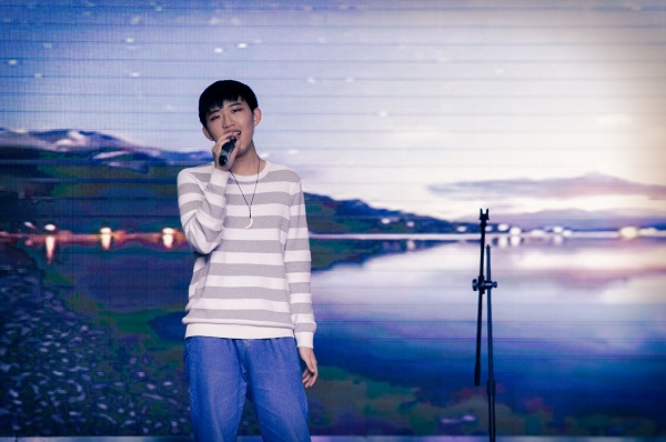 选手金世宇晋级赛中演唱《All of me》